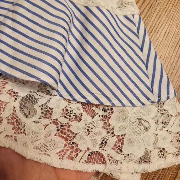 Stunning blouse with lace details - Picture 3 of 9